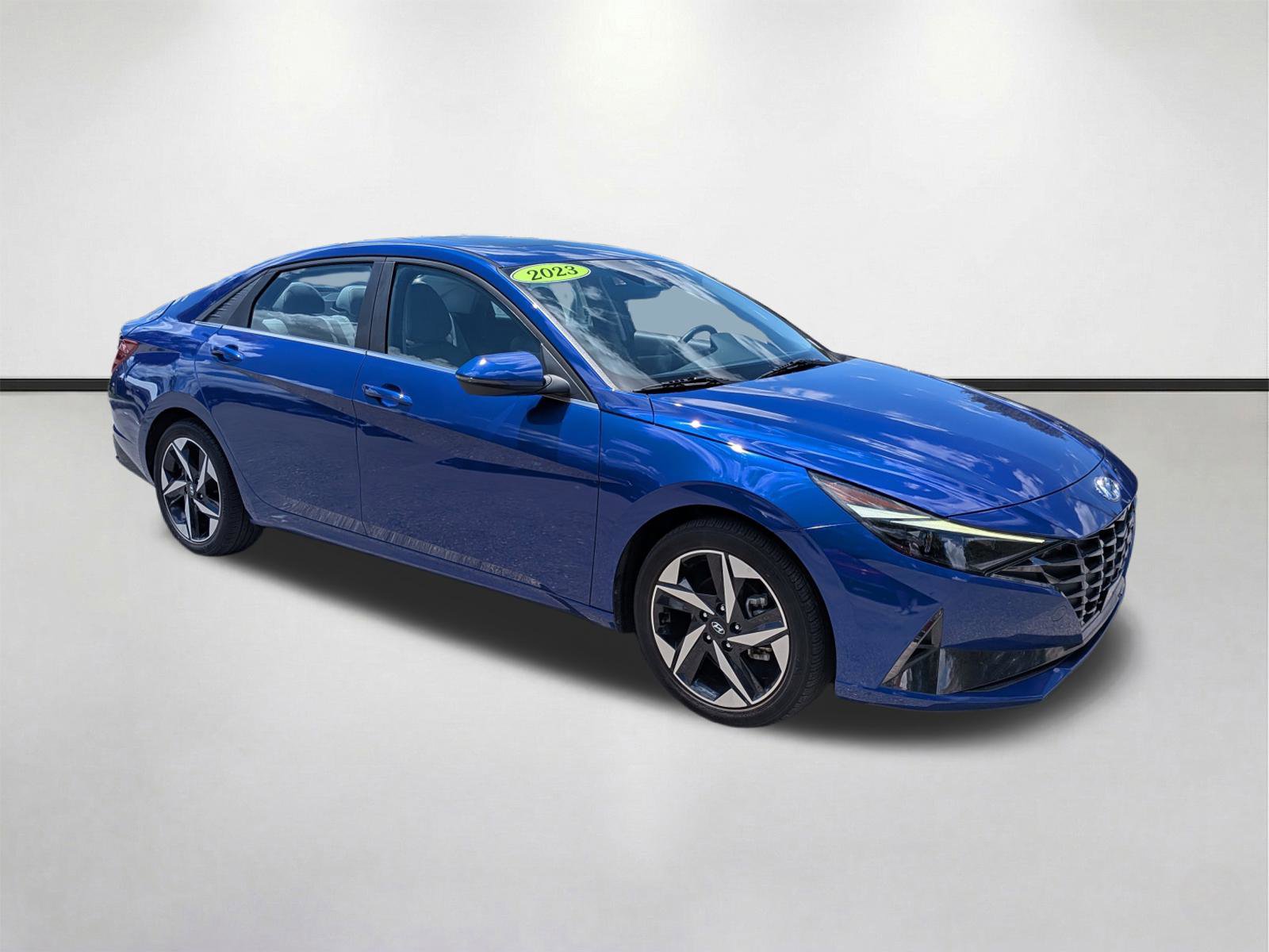 Used 2023 Hyundai Elantra Limited w/ Cargo Package FWD image 2