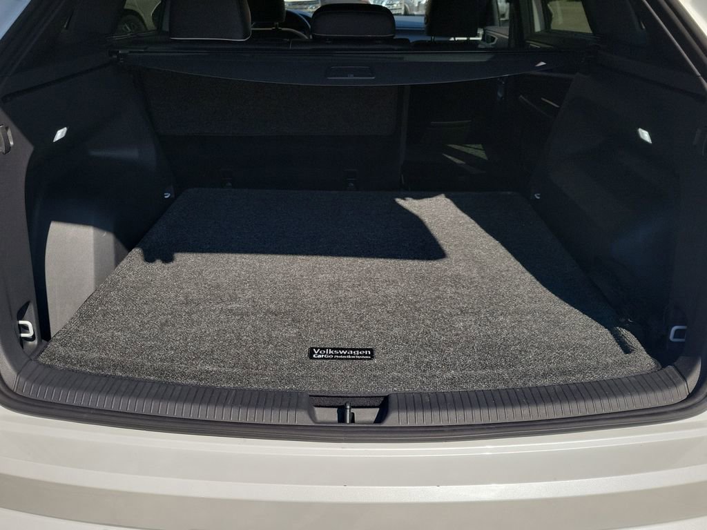 Used 2024 Volkswagen Atlas Cross Sport SEL Premium R-Line image 36