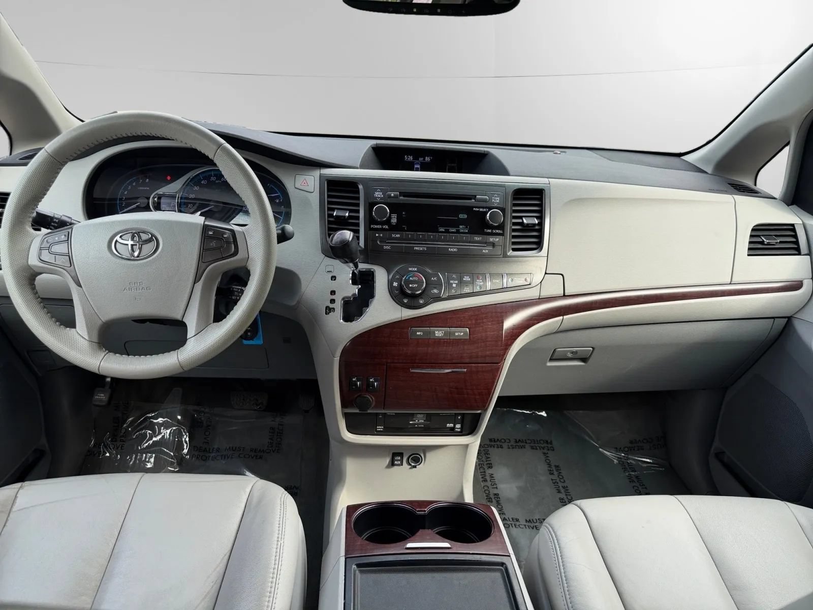Used 2012 Toyota Sienna XLE w/ Entertainment Pkg FWD image 11