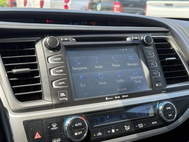 Used 2018 Toyota Highlander Limited FWD image 26