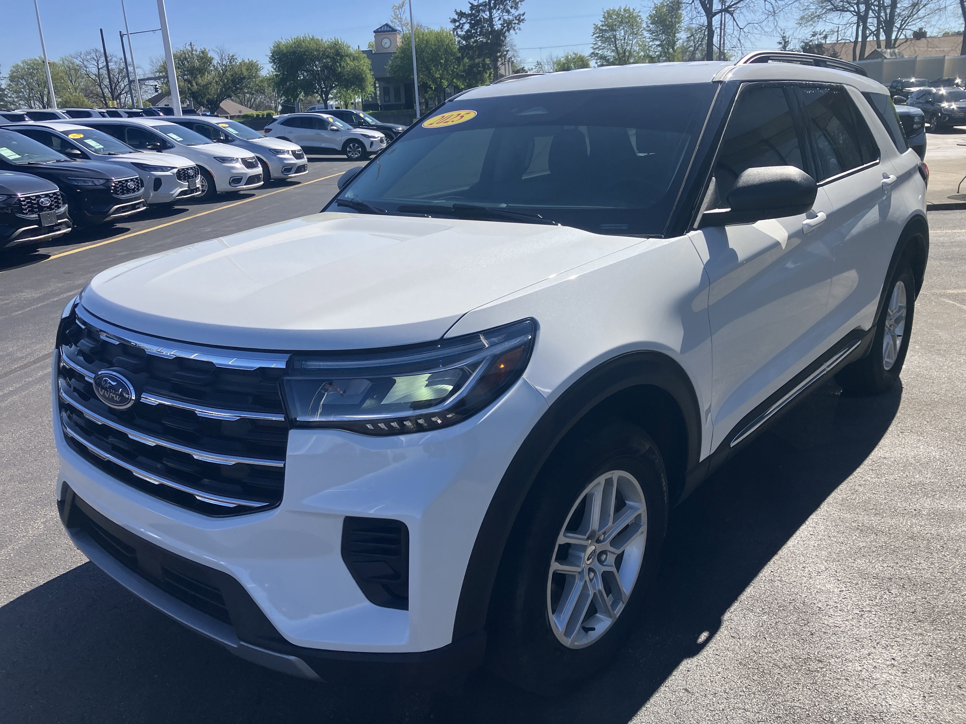 Certified 2025 Ford Explorer Active AWD/4WD image 3
