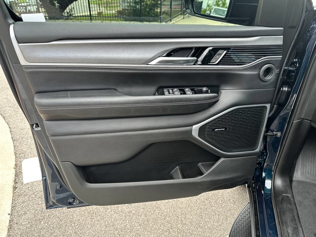 New 2026 Jeep Grand Wagoneer 4WD image 17