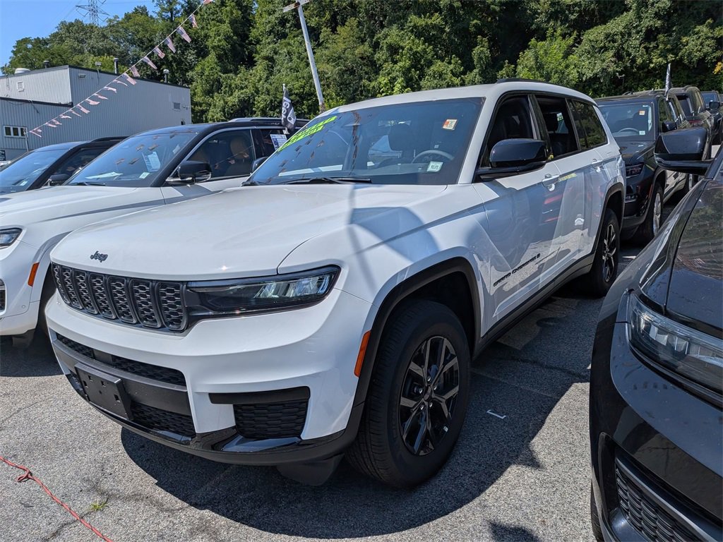 Used 2025 Jeep Grand Cherokee L Altitude image 1