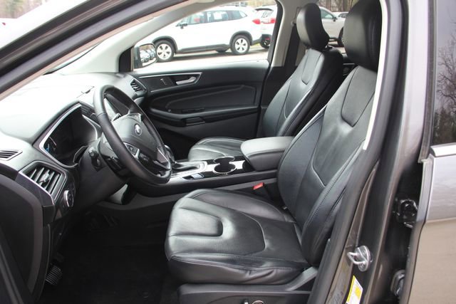 Used 2016 Ford Edge Titanium w/ Equipment Group 302A FWD image 16