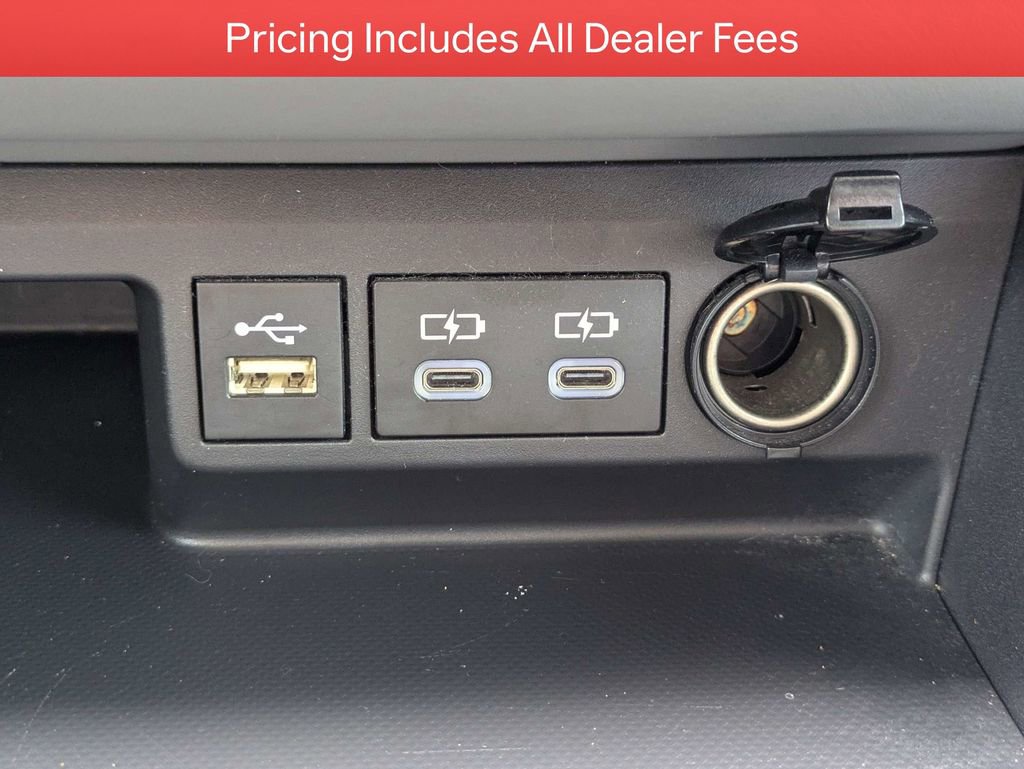 Used 2023 Toyota Highlander XLE FWD image 25