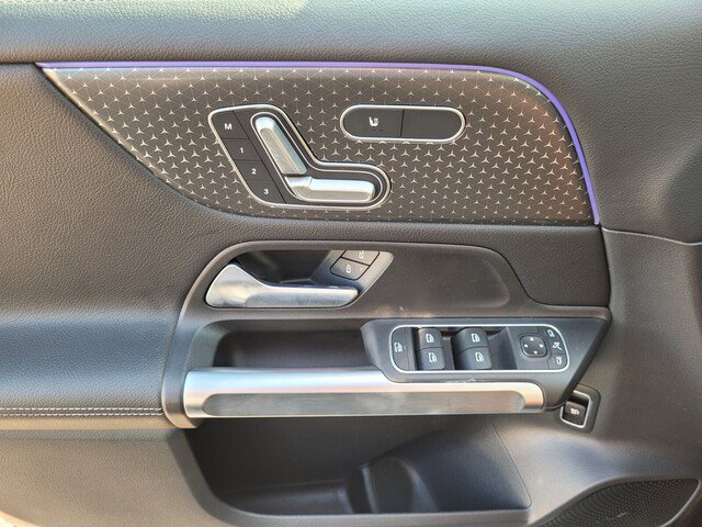 Used 2024 Mercedes-Benz GLB 250 w/ Driver Assistance Package image 21