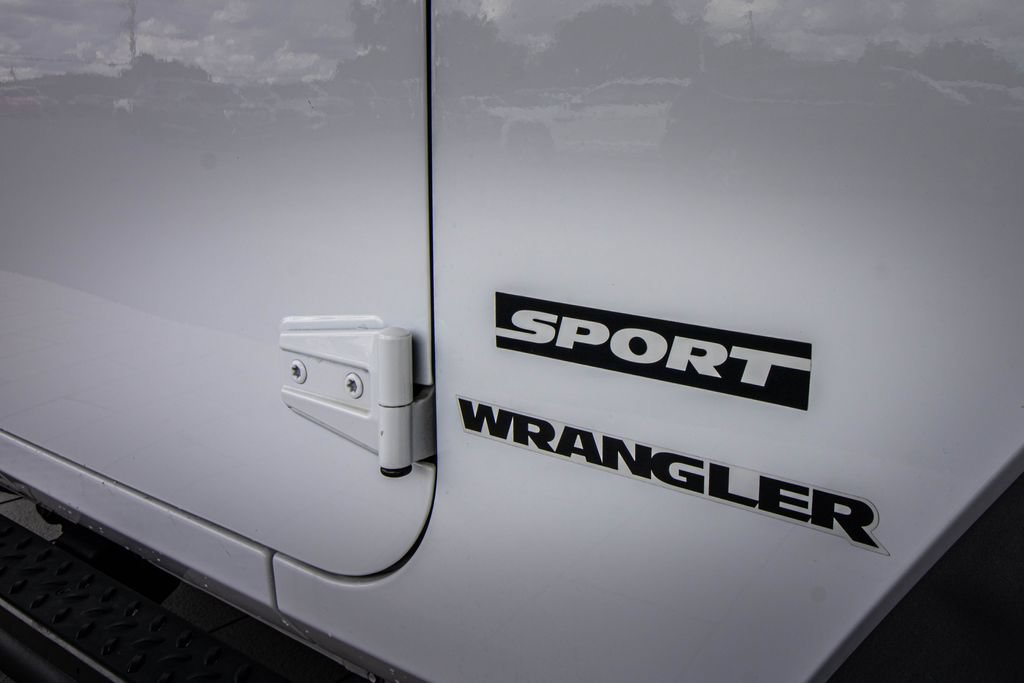 Used 2016 Jeep Wrangler Sport w/ Quick Order Package 24S AWD/4WD image 4