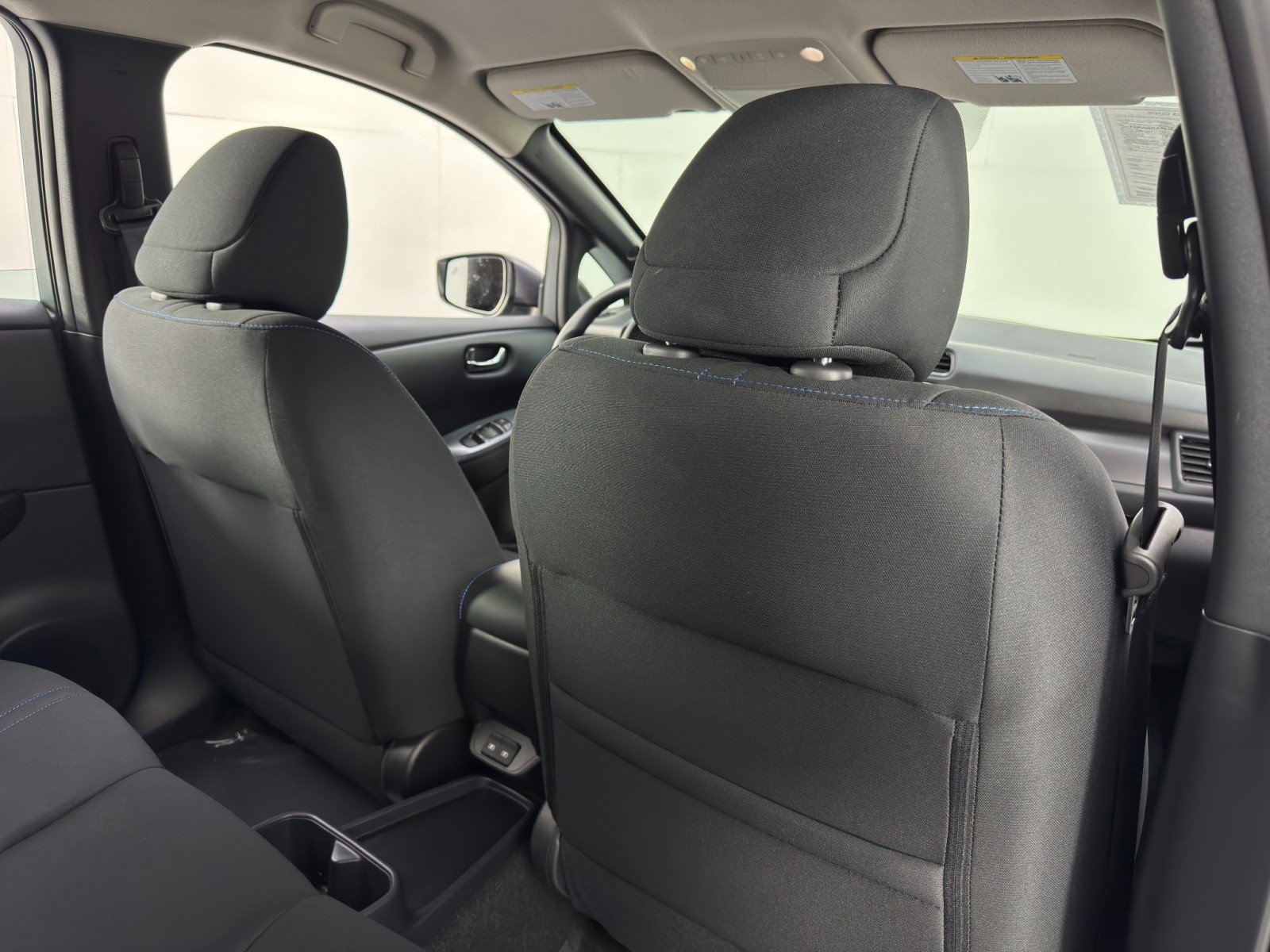 Used 2025 Nissan Leaf S image 30