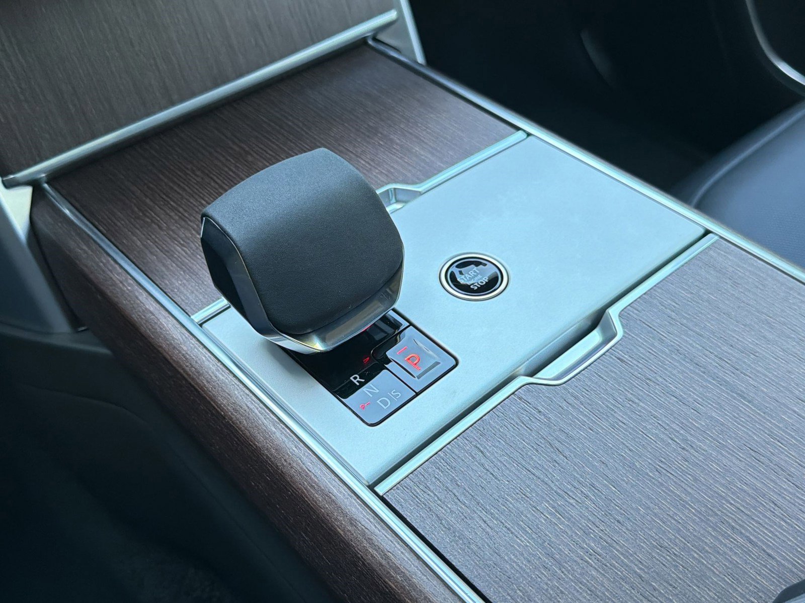 Used 2024 Land Rover Range Rover SE image 17