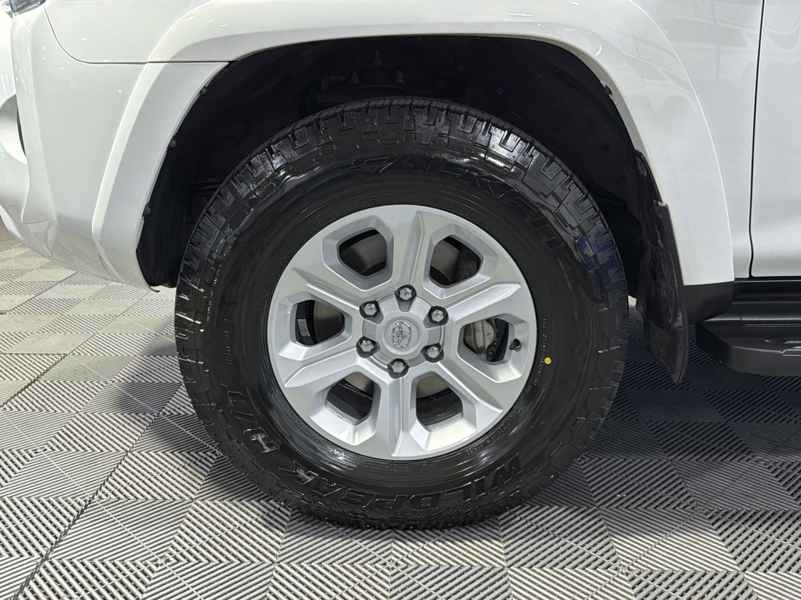 Used 2024 Toyota 4Runner SR5 Premium AWD/4WD image 17