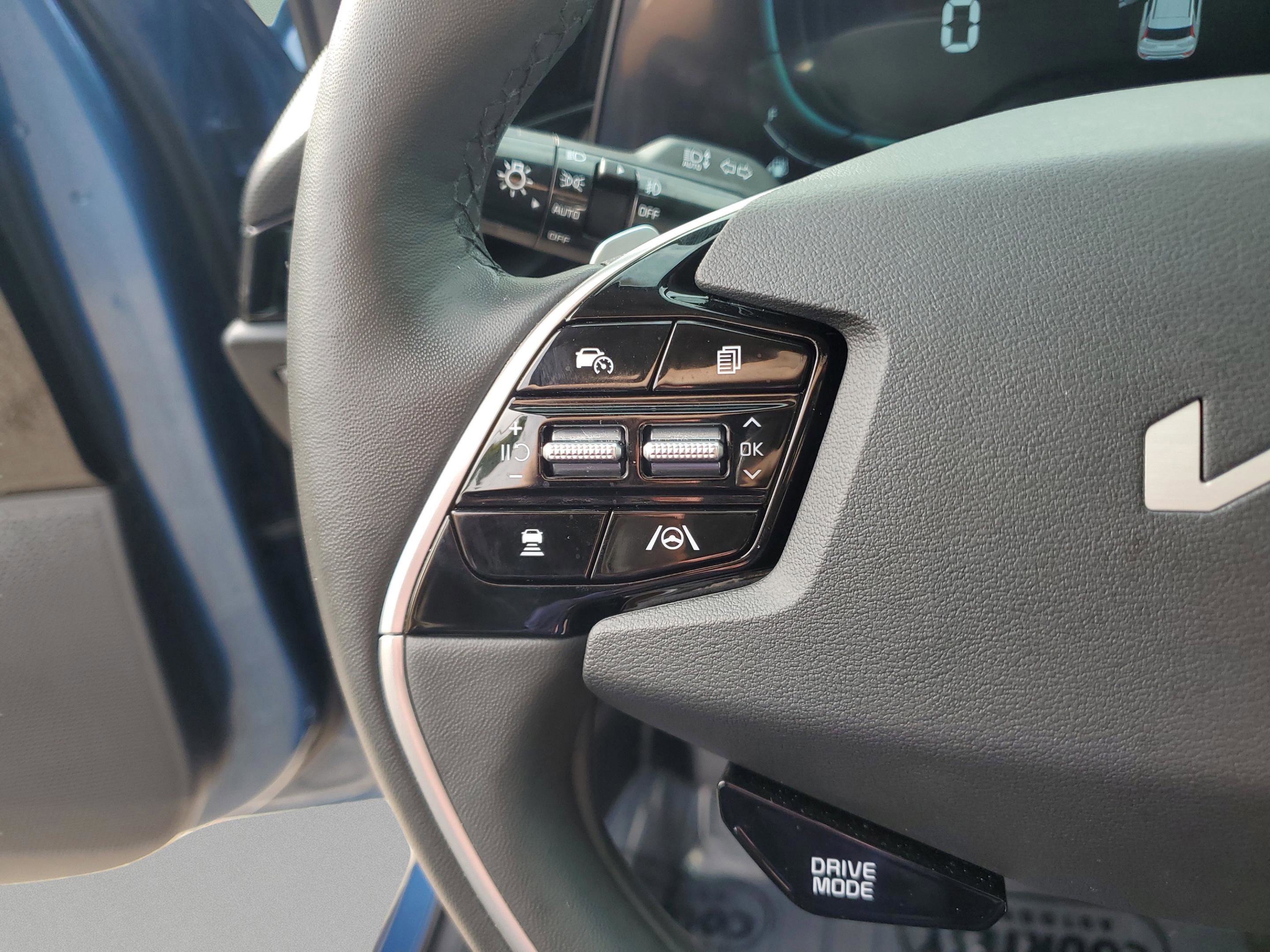 Certified 2024 Kia Niro SX Touring image 31