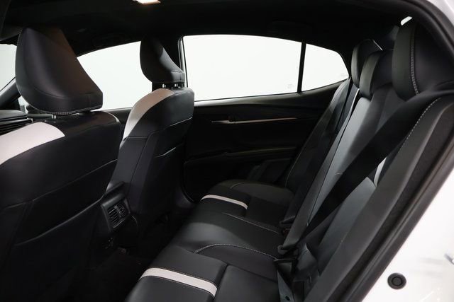 Used 2025 Toyota Camry SE image 31