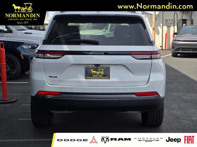New 2026 Jeep Grand Cherokee Limited w/ Limited Altitude Package AWD/4WD image 4