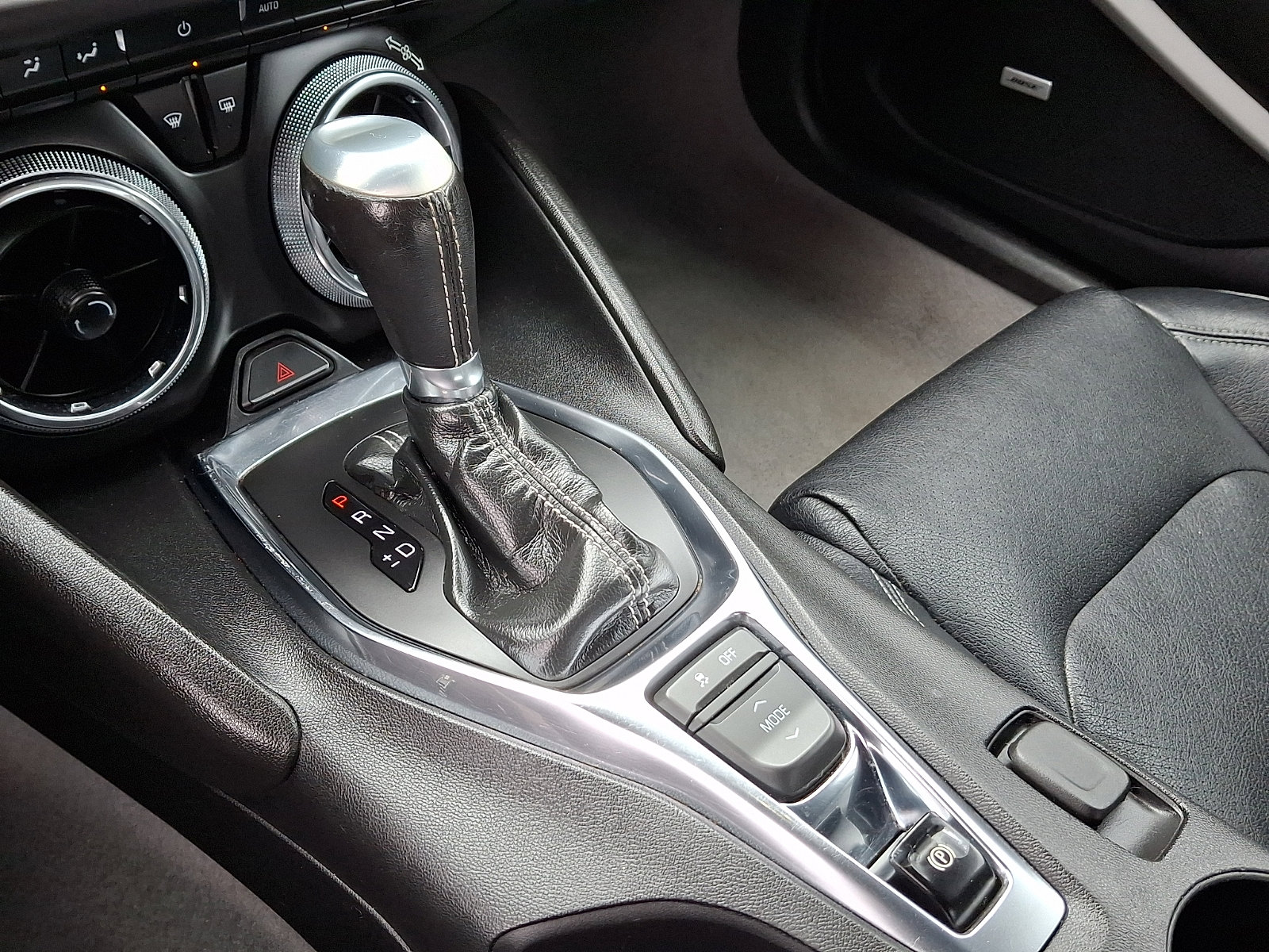 Used 2020 Chevrolet Camaro LT w/ Technology Package RWD image 18