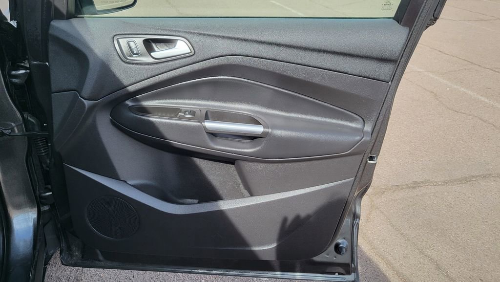 Used 2018 Ford Escape SE w/ SE Sync 3 Package image 16