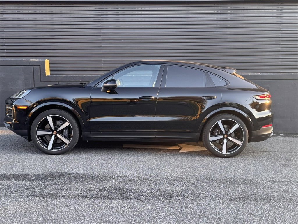 Certified 2025 Porsche Cayenne Coupe image 2