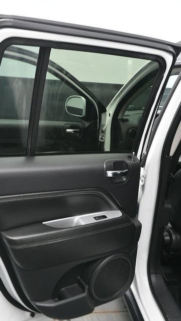 Used 2017 Jeep Compass High Altitude AWD/4WD image 11