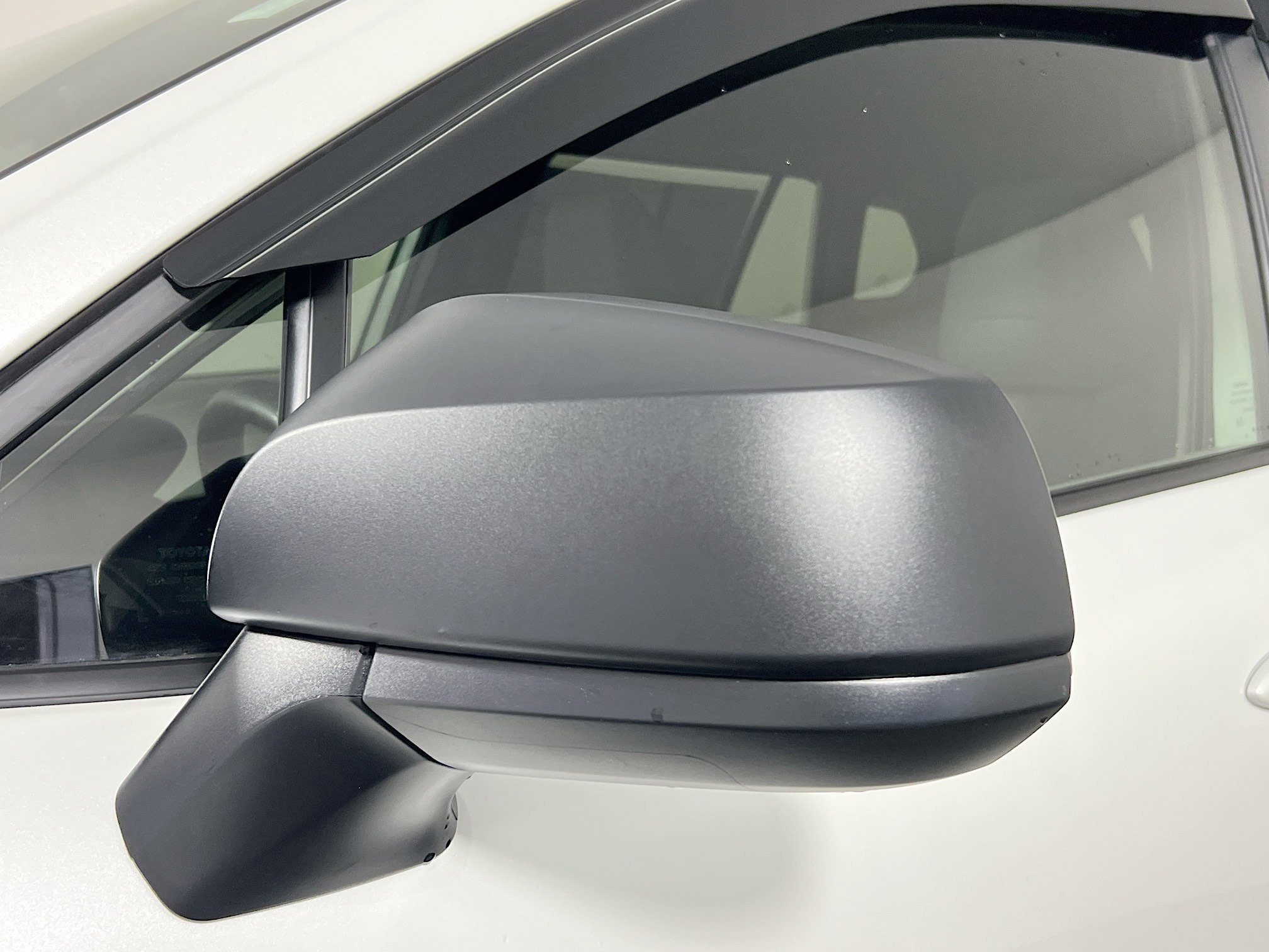 Used 2025 Toyota Corolla Cross L image 12