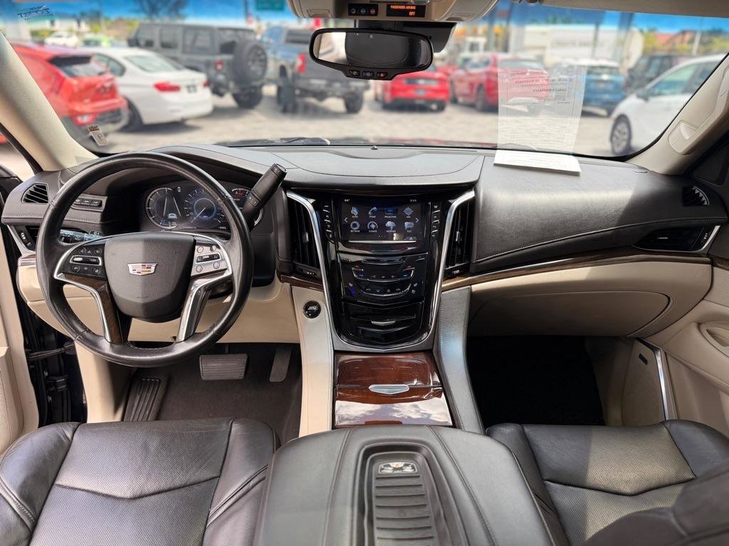 Used 2018 Cadillac Escalade ESV Luxury RWD image 12