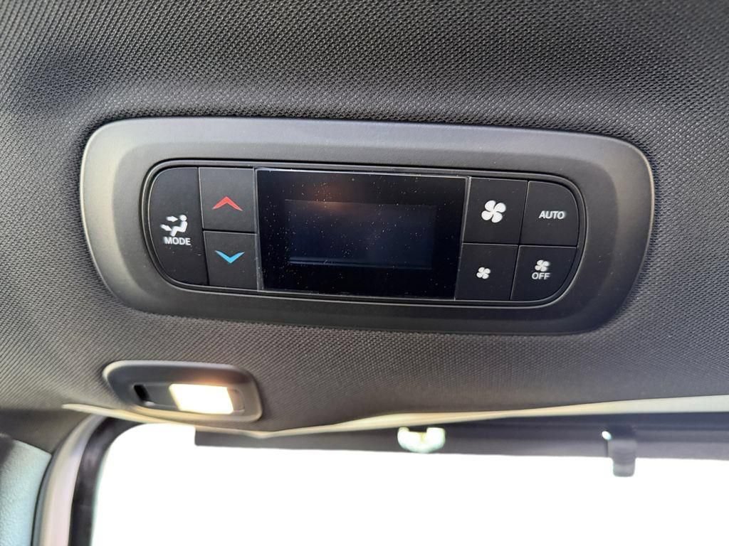 New 2026 Chrysler Pacifica Limited w/ Uconnect Theater Family Group FWD image 26
