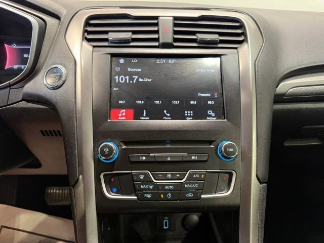 Used 2017 Ford Fusion SE w/ Fusion SE Technology Package FWD image 19