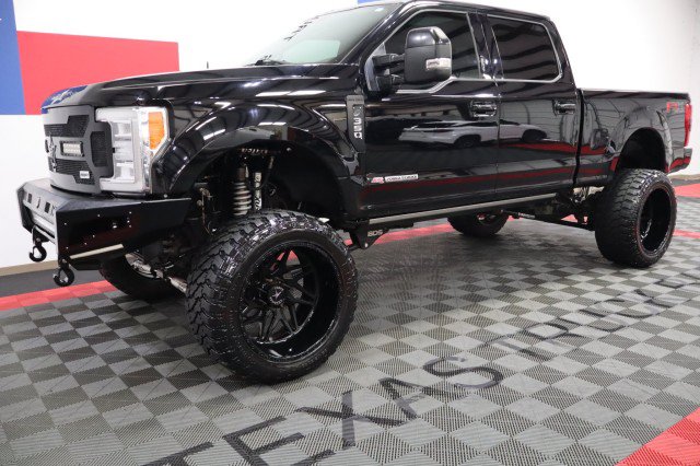 Used 2017 Ford F350 Platinum w/ Platinum Ultimate Package AWD/4WD image 2