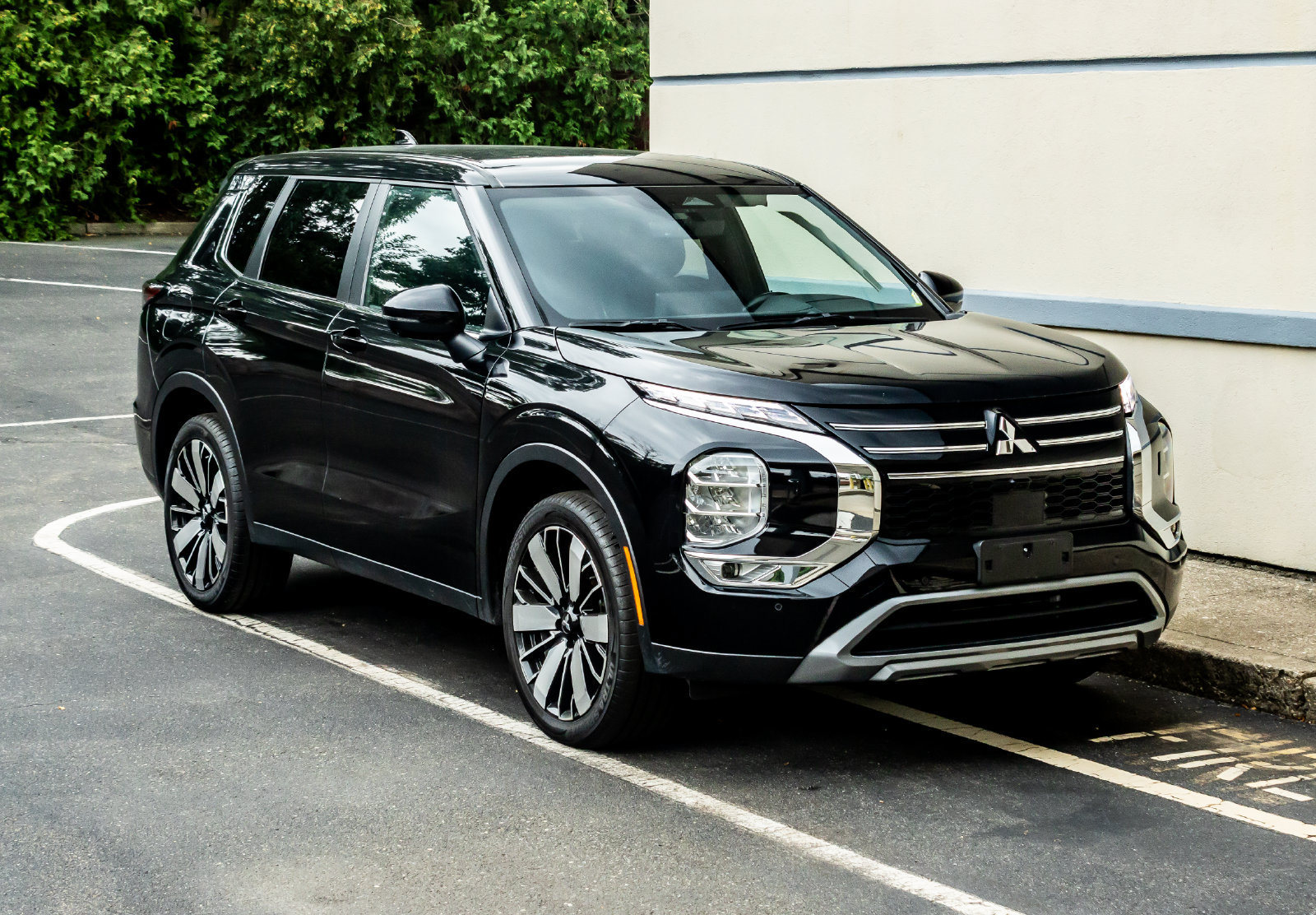 Used 2025 Mitsubishi Outlander SE AWD/4WD image 9