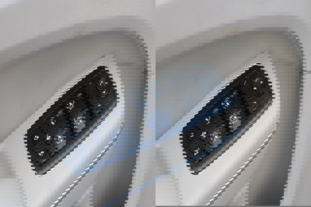 Used 2013 Chrysler 300 image 19