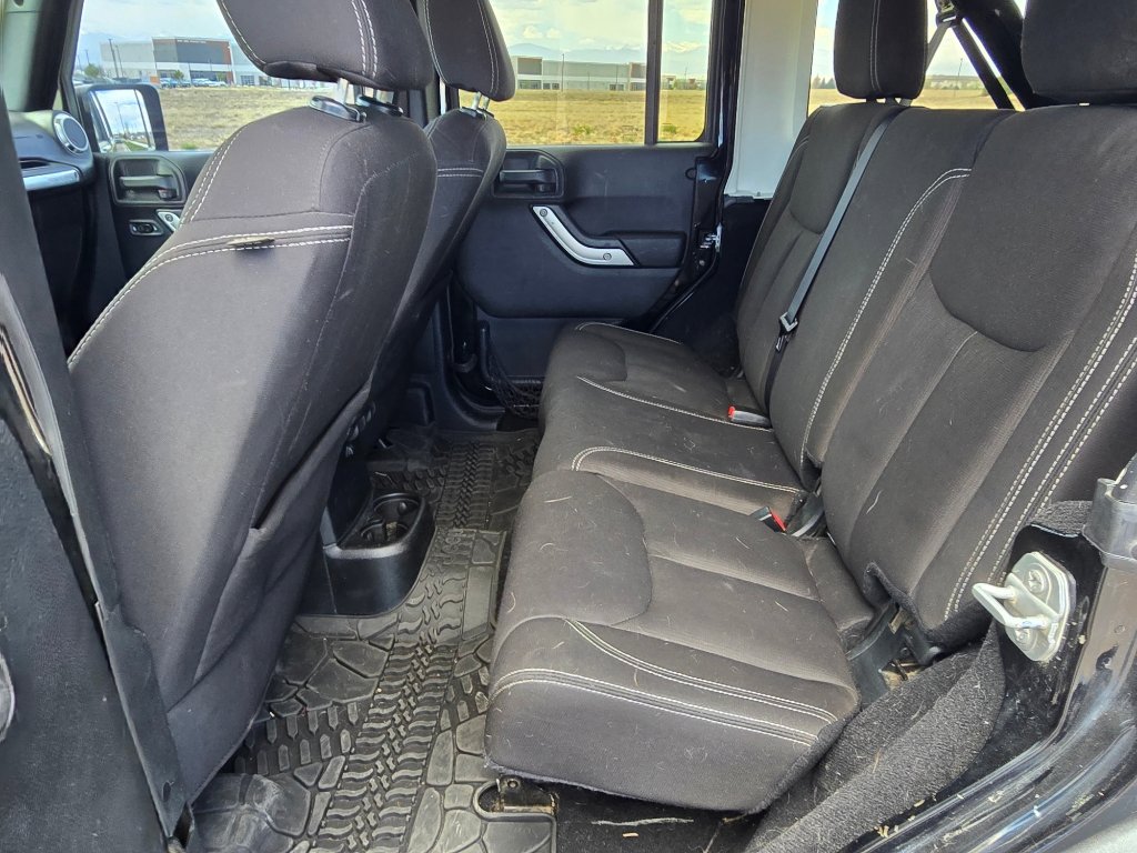 Used 2015 Jeep Wrangler Unlimited Rubicon w/ Connectivity Group image 14