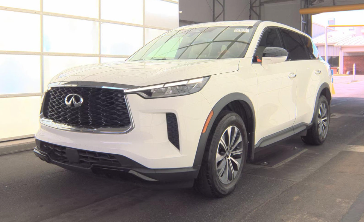 Certified 2023 INFINITI QX60 Pure FWD image 3