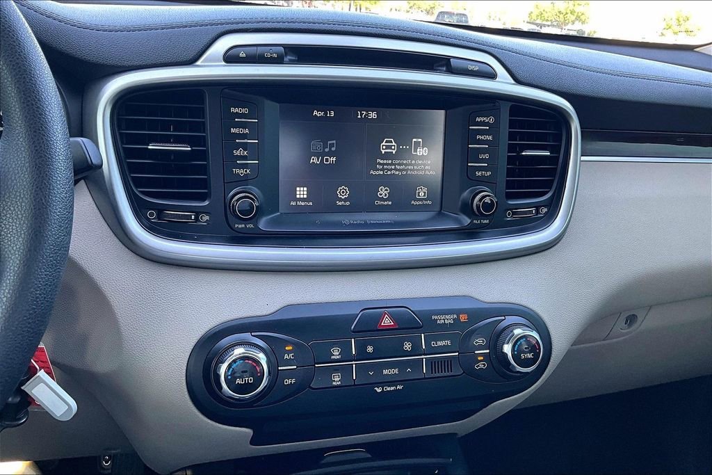Used 2018 Kia Sorento LX image 21