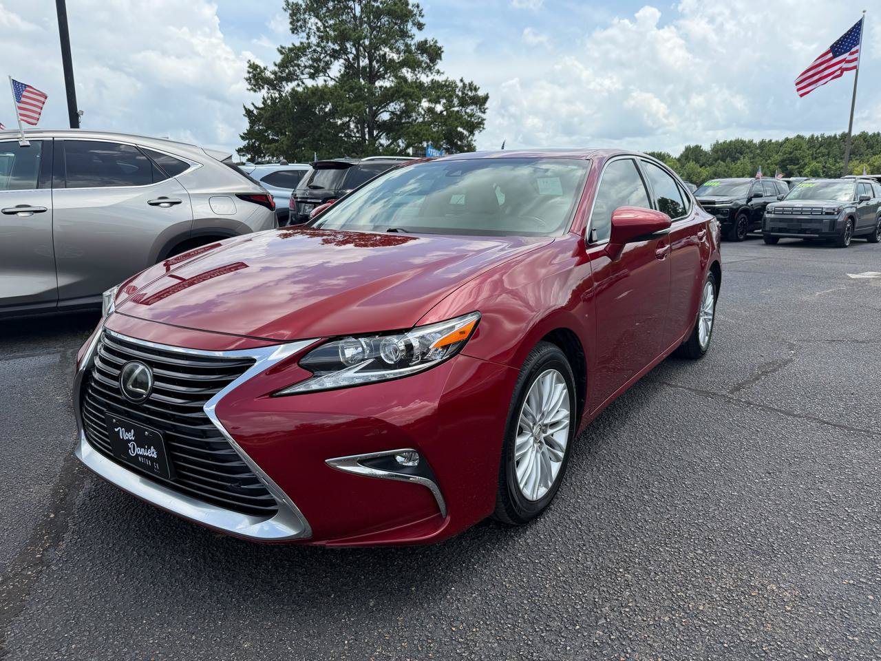 Used 2017 Lexus ES 350 w/ Premium Package FWD image 2
