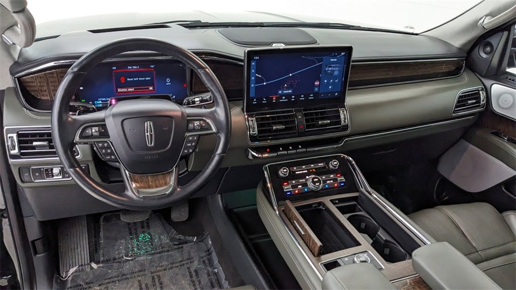 Used 2023 Lincoln Navigator Black Label image 4