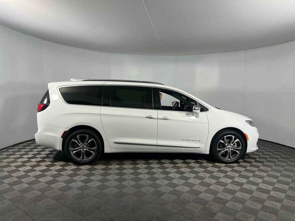 Used 2022 Chrysler Pacifica Pinnacle image 5