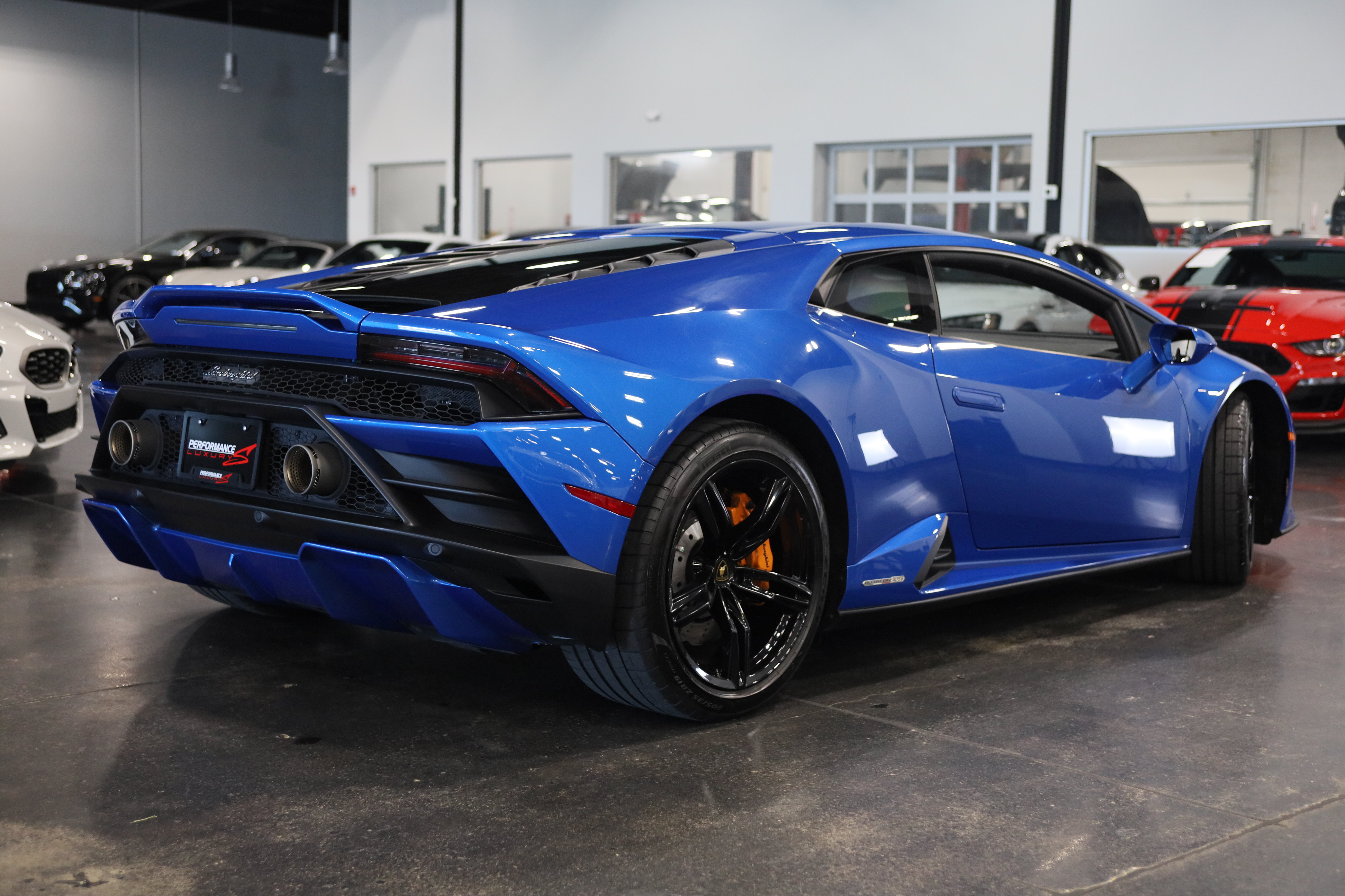 Used 2020 Lamborghini Huracan EVO RWD image 6