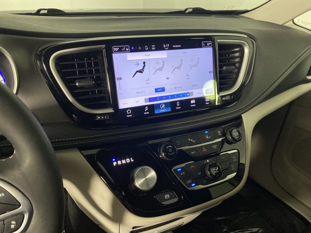 Used 2024 Chrysler Pacifica Touring-L AWD/4WD image 27