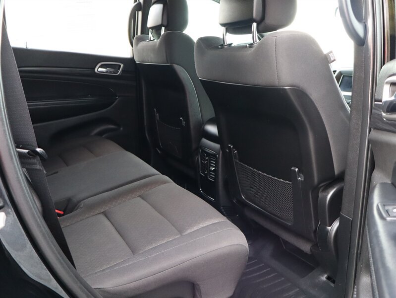 Used 2019 Jeep Grand Cherokee Laredo AWD/4WD image 8