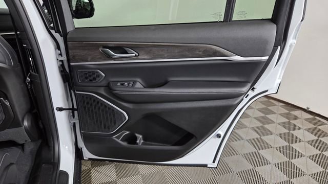 New 2026 Jeep Grand Cherokee L Limited AWD/4WD image 32