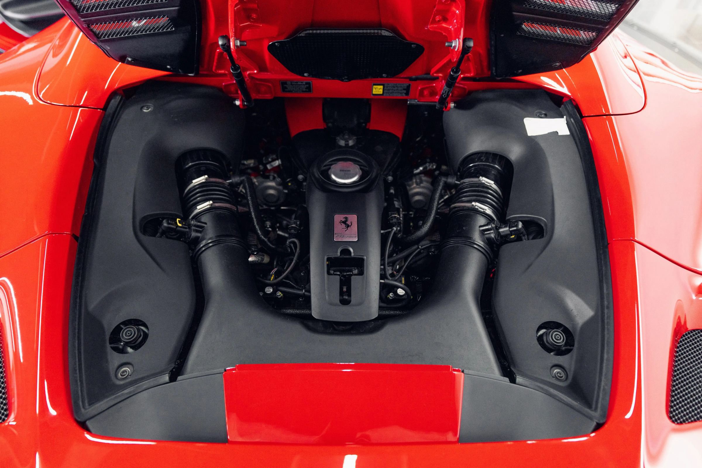 Used 2021 Ferrari F8 Spider image 30