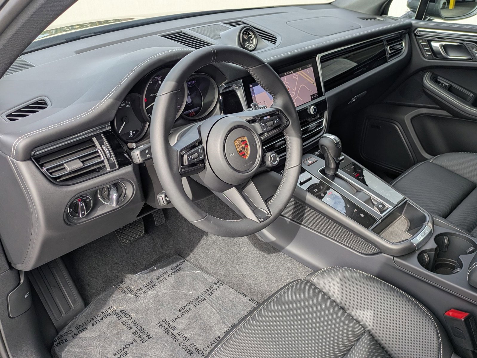 New 2026 Porsche Macan Turbo image 4