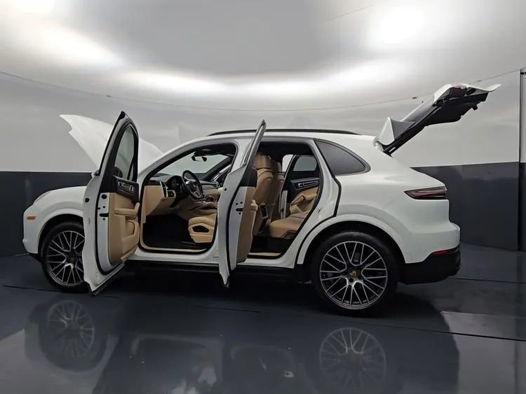 Used 2022 Porsche Cayenne AWD/4WD image 23