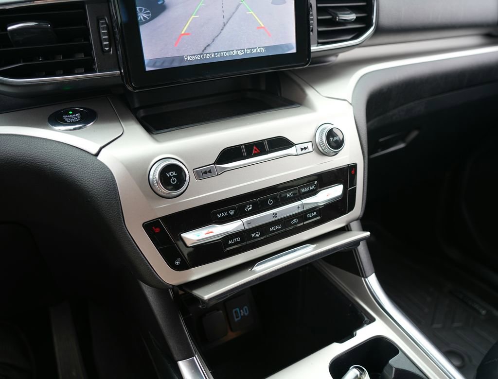 Used 2021 Ford Explorer XLT w/ Equipment Group 202A image 15