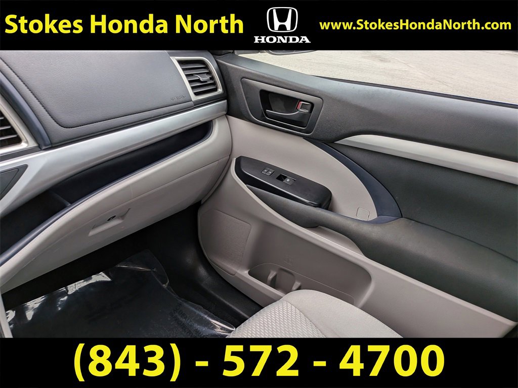 Used 2019 Toyota Highlander LE image 16