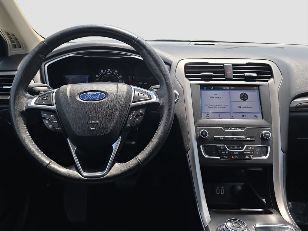 Used 2019 Ford Fusion SEL FWD image 13