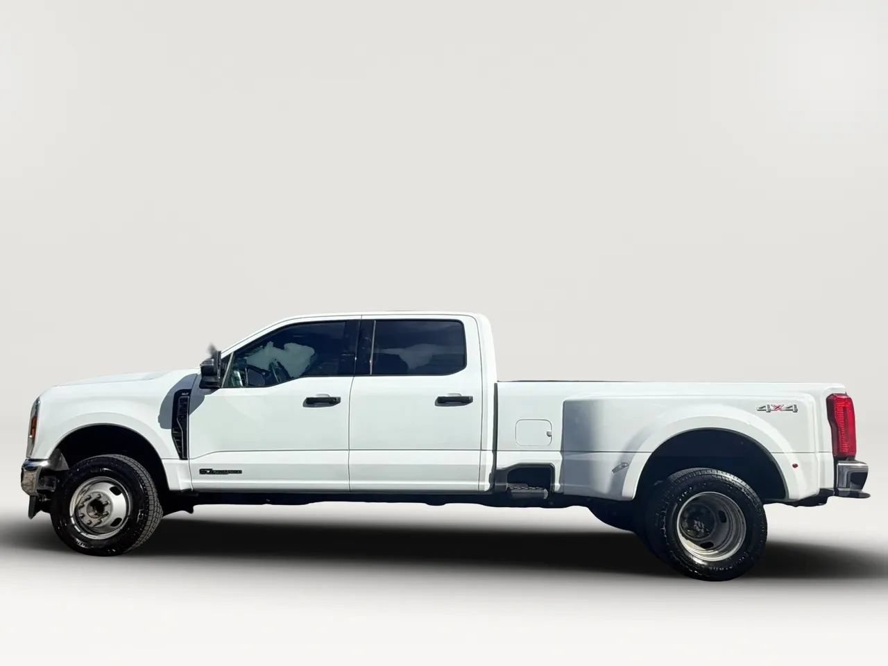Used 2025 Ford F350 XLT AWD/4WD image 3