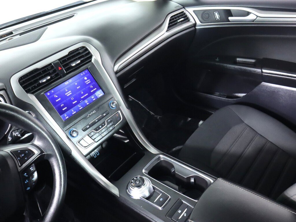 Used 2020 Ford Fusion SE image 34