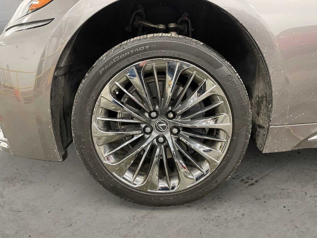 Used 2018 Lexus LS 500 w/ Interior Upgrade Package image 14