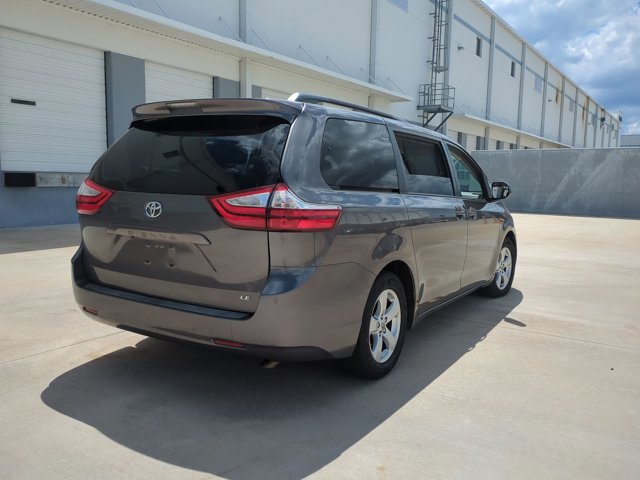 Used 2016 Toyota Sienna LE FWD image 5