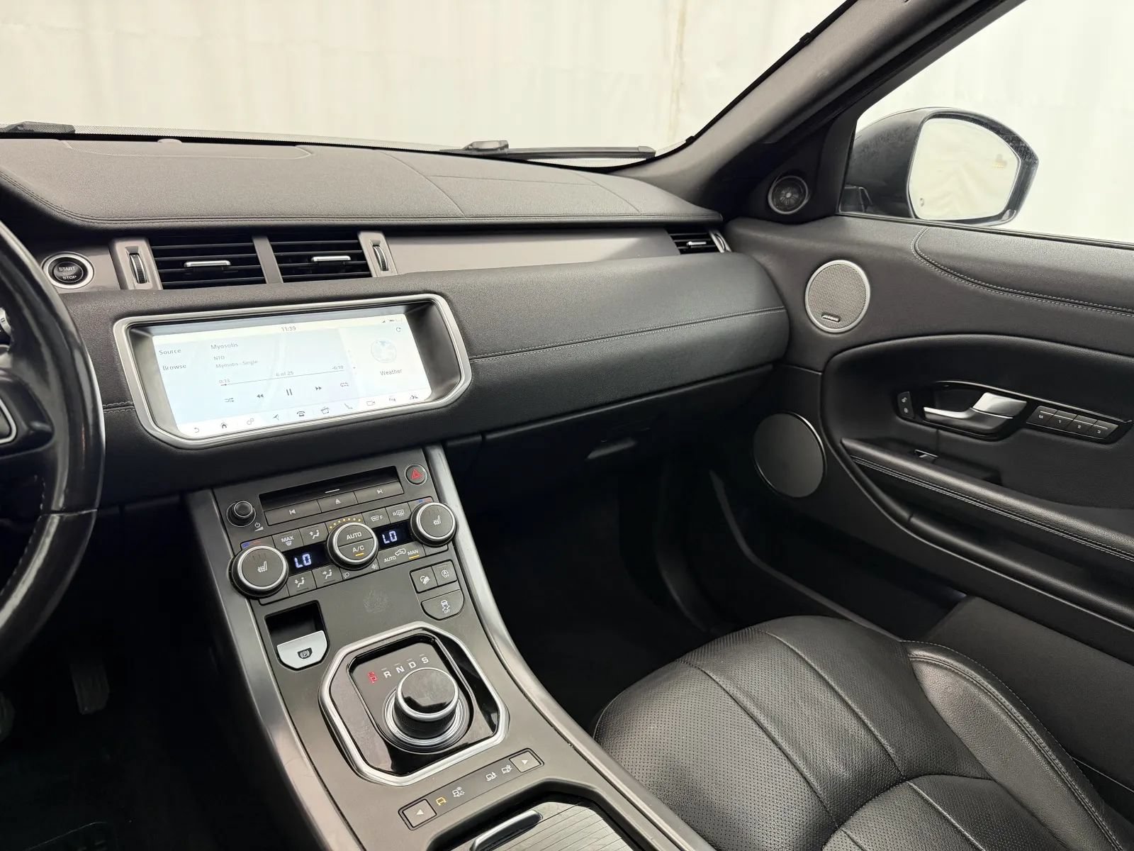 Used 2018 Land Rover Range Rover Evoque Landmark Edition AWD/4WD image 22