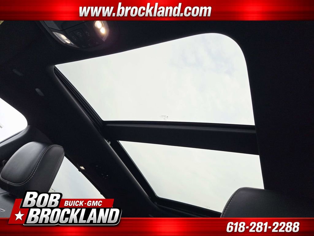 Used 2025 Chrysler Pacifica Limited image 9